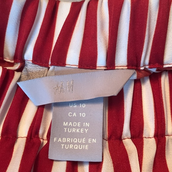 NWOT H&M women’s off the shoulder top - Picture 2 of 6